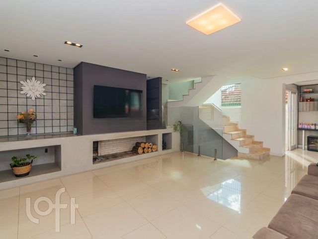 Casa com 249m², 3 dormitórios, 1 suíte, 2 vagas, Vila Ipiranga em Porto Alegre