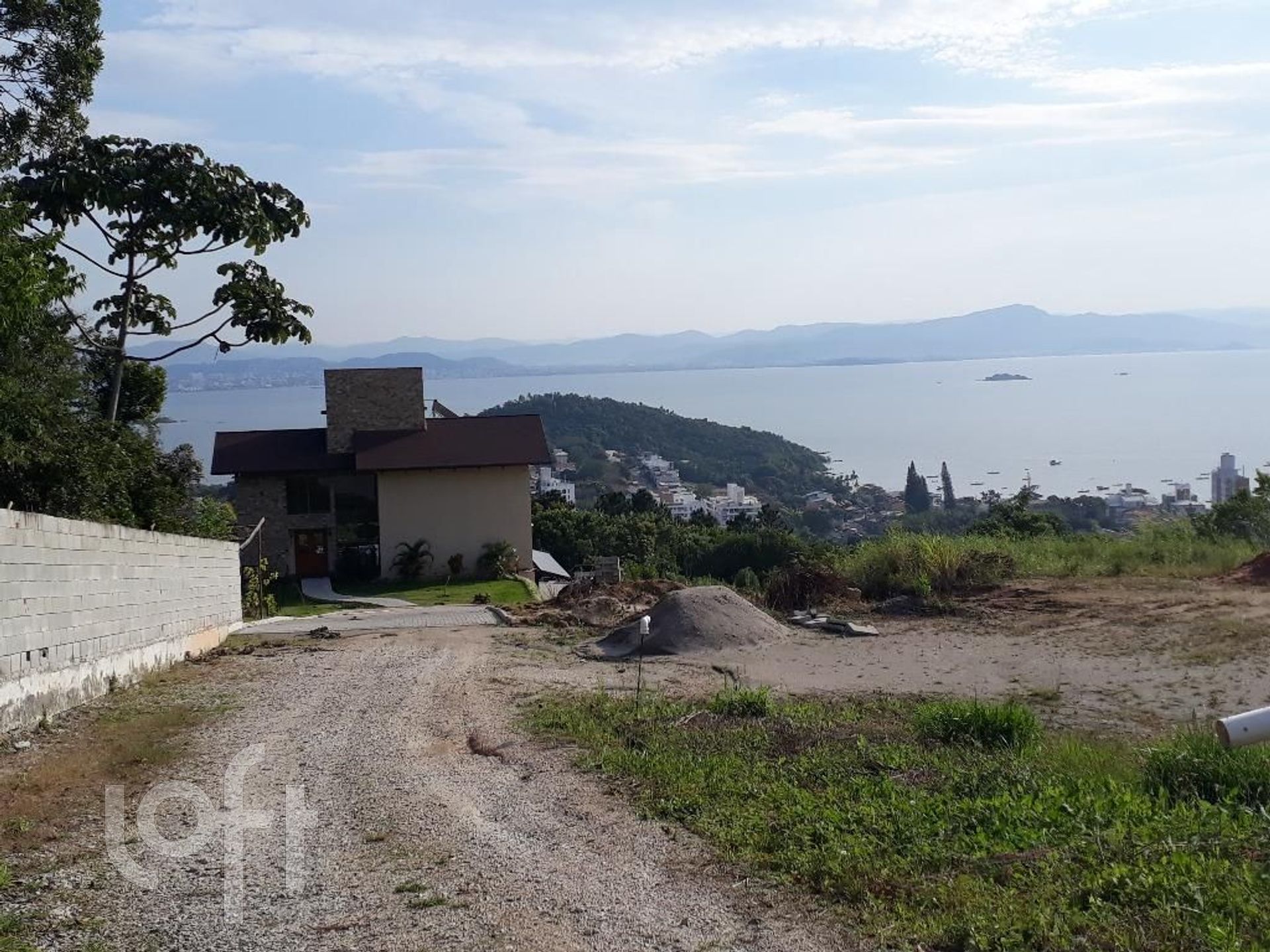 Casa Residencial com 450m², 3 quartos, 3 suítes, 3 garagens, no bairro João Paulo em Florianópolis