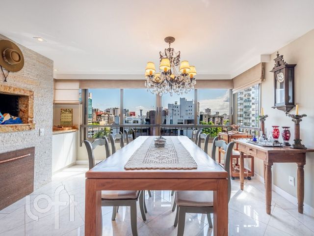 Apartamento com 121m², 3 dormitórios, 1 suíte, 2 vagas, Rio Branco em Porto Alegre