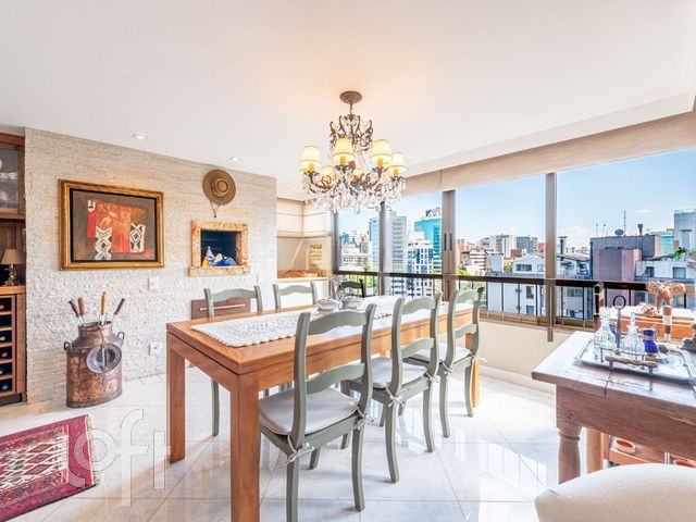 Apartamento com 121m², 3 dormitórios, 1 suíte, 2 vagas, Rio Branco em Porto Alegre