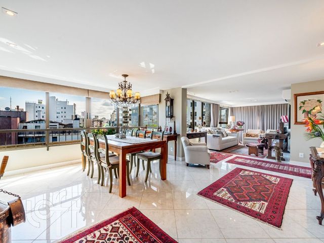 Apartamento com 121m², 3 dormitórios, 1 suíte, 2 vagas, Rio Branco em Porto Alegre