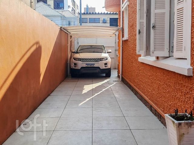 Casa com 360m², 5 dormitórios, 2 suítes, 3 vagas, Rio Branco em Porto Alegre
