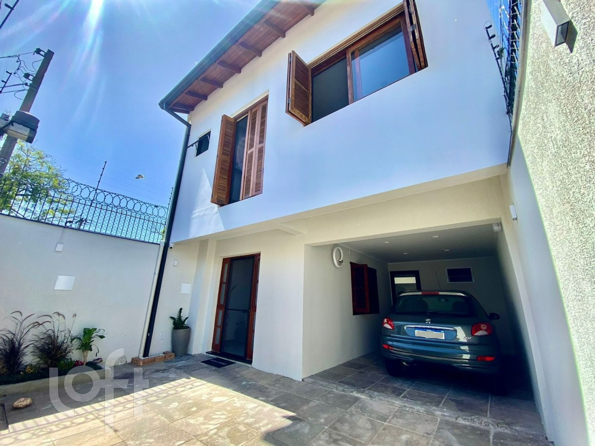 Casa com 234m², 5 dormitórios, 2 suítes, 3 vagas, Menino Deus em Porto Alegre