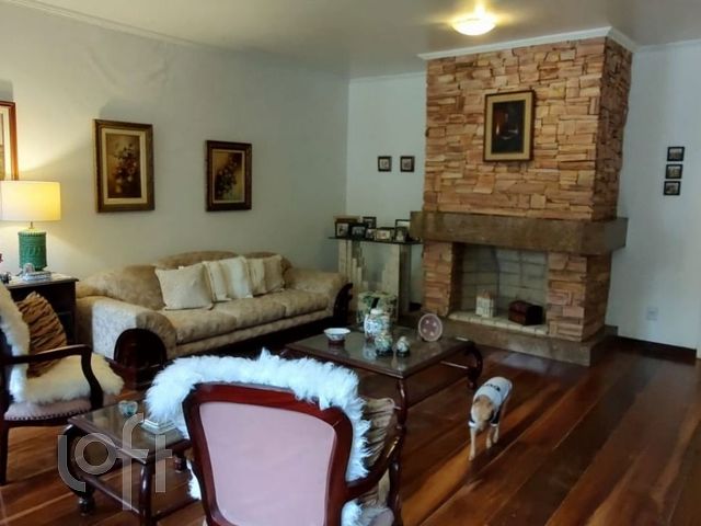 Casa com 330m², 3 dormitórios, 1 suíte, 4 vagas, Vila Ipiranga em Porto Alegre