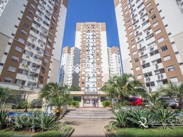 Apartamento com 69m², 3 dormitórios, 1 suíte, 1 vaga, Vila Ipiranga em Porto Alegre