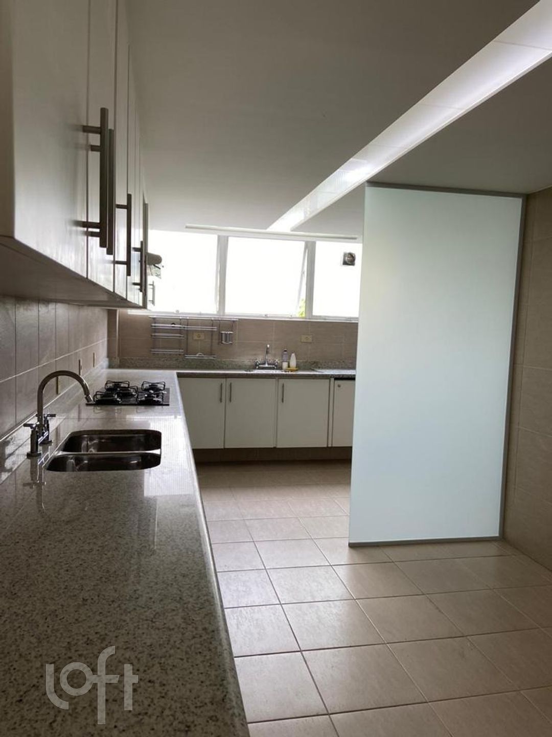 Apartamento à venda com 3 quartos, 188m² - Foto 3