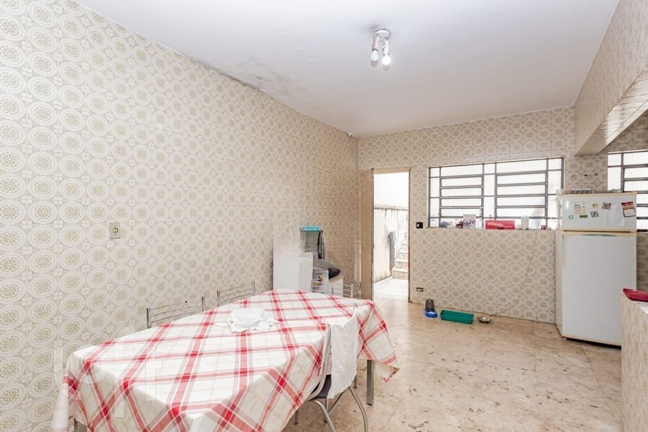 Casa à venda com 3 quartos, 190m² - Foto 2