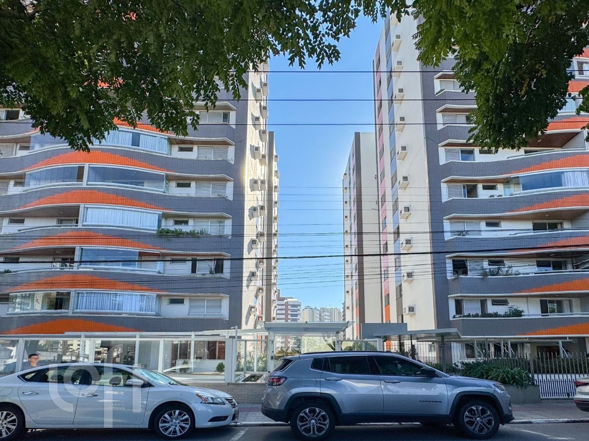Apartamento - 3 dormitórios - 1 suíte - 2 vagas - Centro - Florianópolis - SC - Hippo