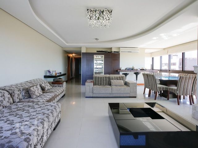 Apartamento com 191m², 4 dormitórios, 3 suítes, 4 vagas, Rio Branco em Porto Alegre