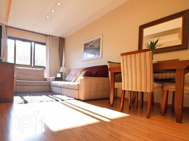 Apartamento com 73m², 2 dormitórios, 1 suíte, 1 vaga, Petrópolis em Porto Alegre