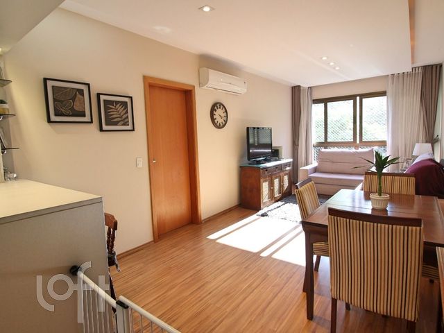 Apartamento com 73m², 2 dormitórios, 1 suíte, 1 vaga, Petrópolis em Porto Alegre