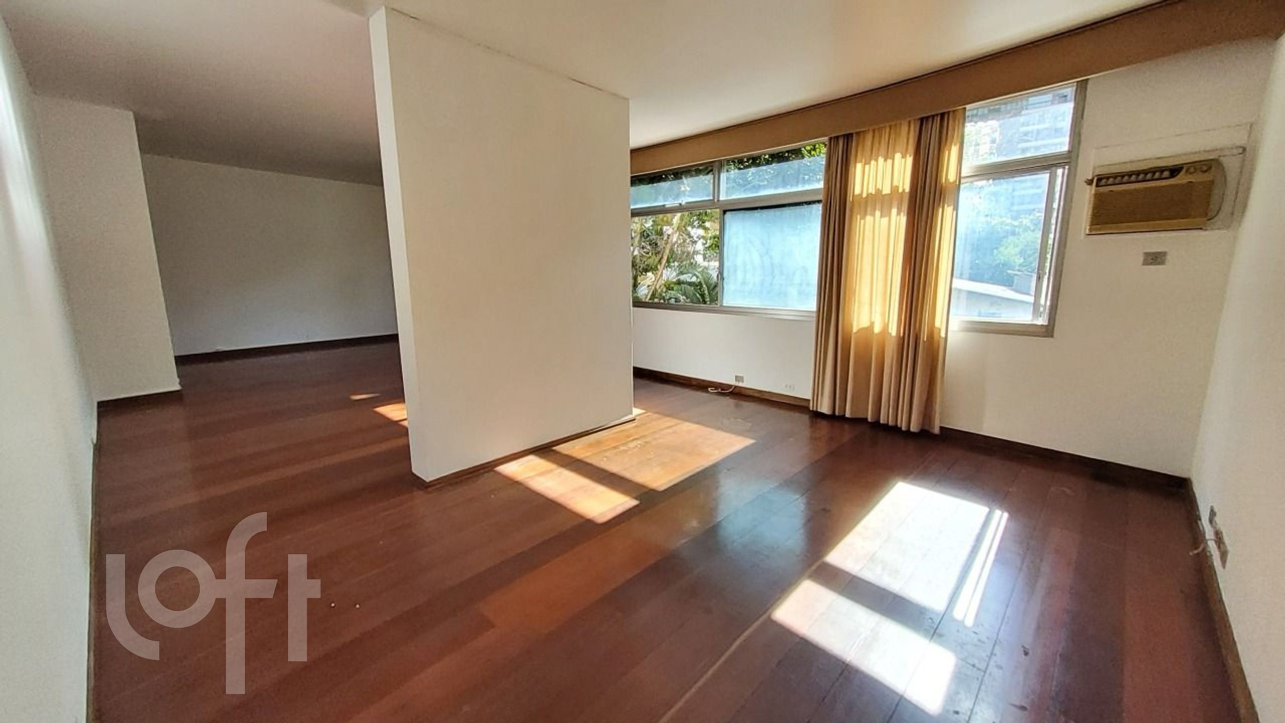 Apartamento à venda com 4 quartos, 206m² - Foto 2