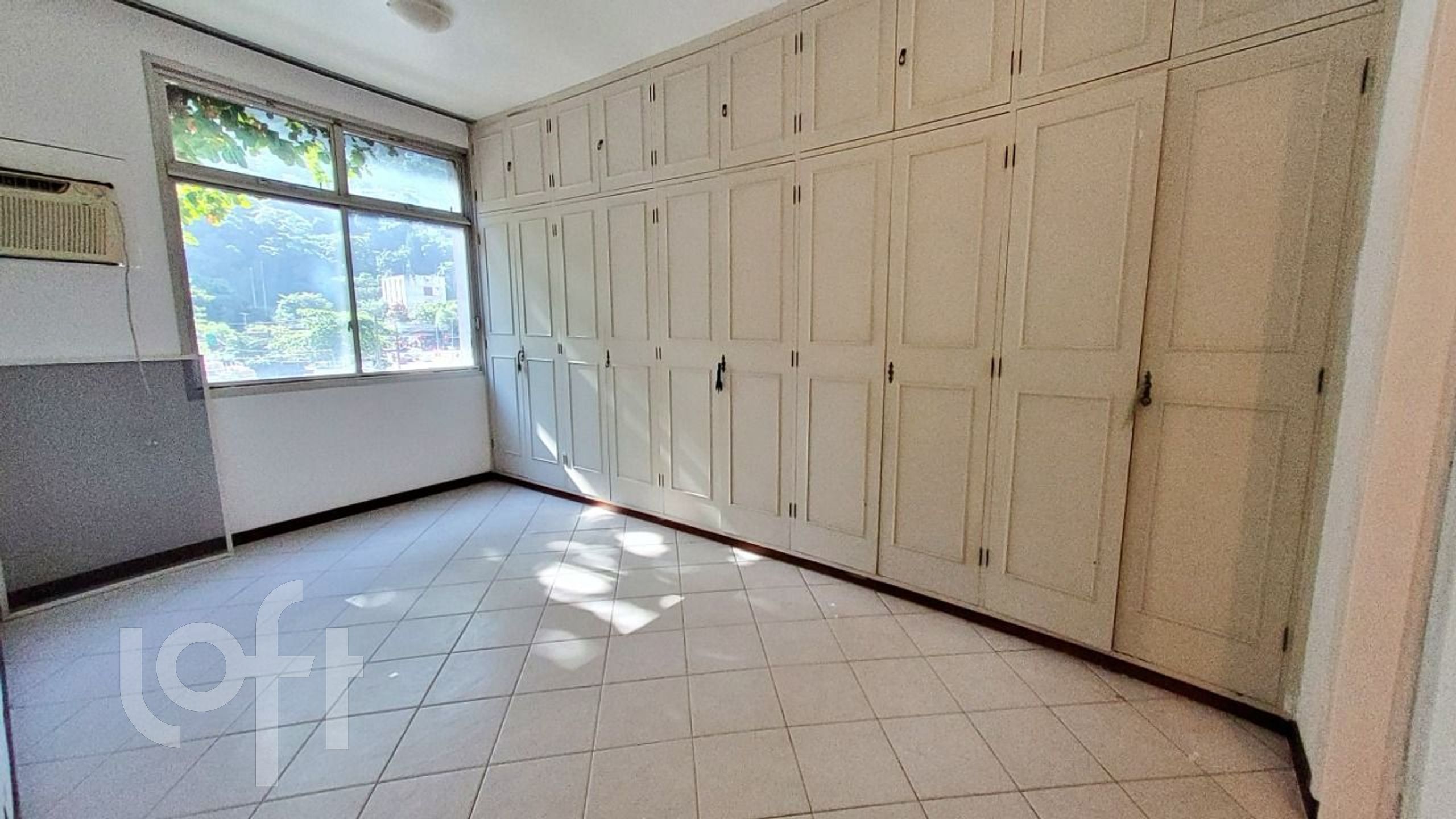 Apartamento à venda com 4 quartos, 206m² - Foto 17