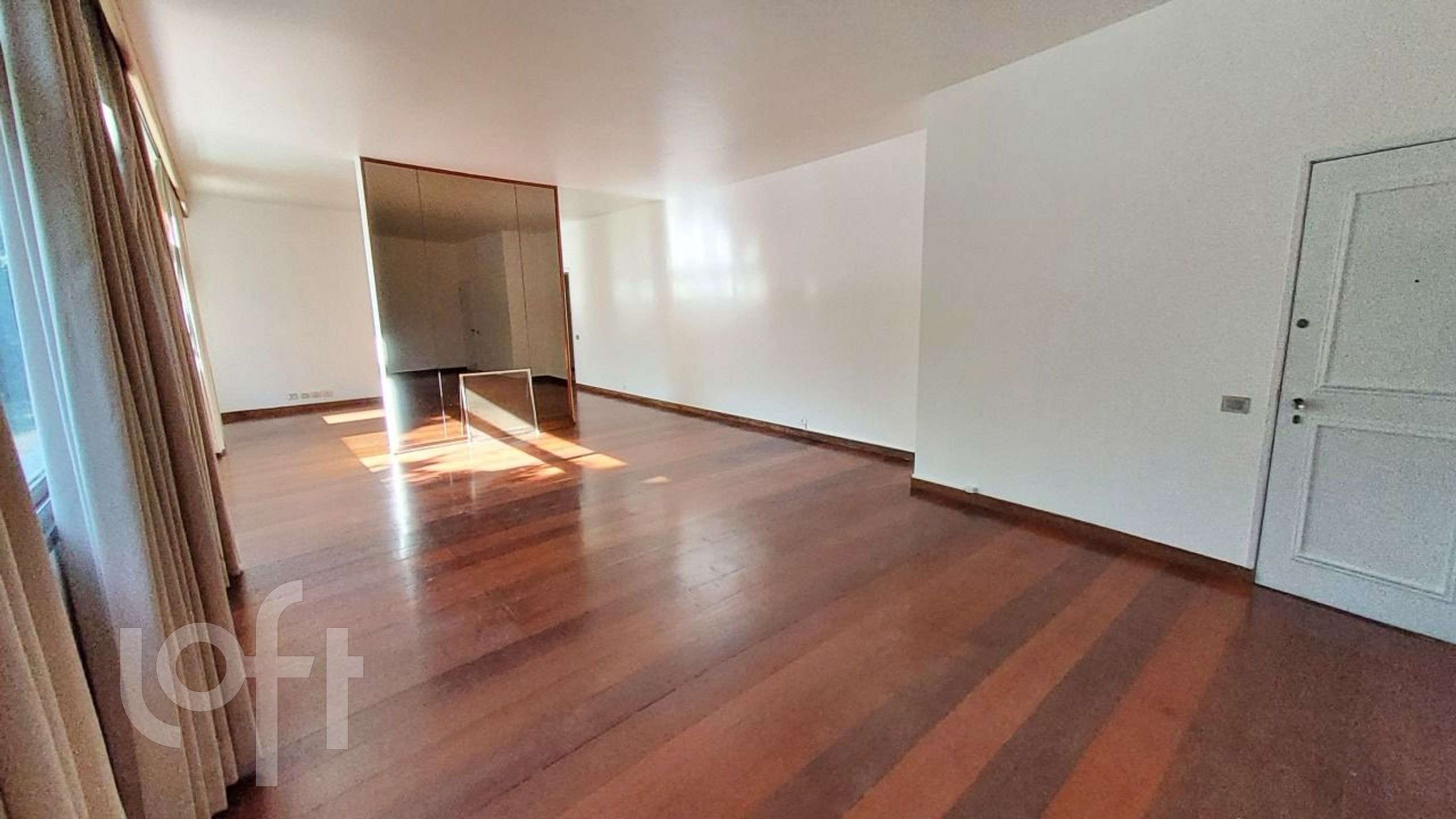 Apartamento à venda com 4 quartos, 206m² - Foto 4