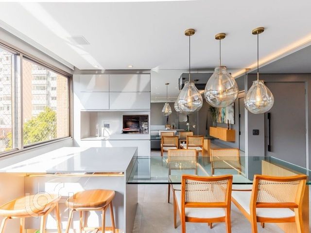 Apartamento com 96m², 3 dormitórios, 1 suíte, 2 vagas, Auxiliadora em Porto Alegre