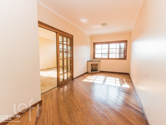 Apartamento com 117m², 3 dormitórios, 1 suíte, 1 vaga, Rio Branco em Porto Alegre