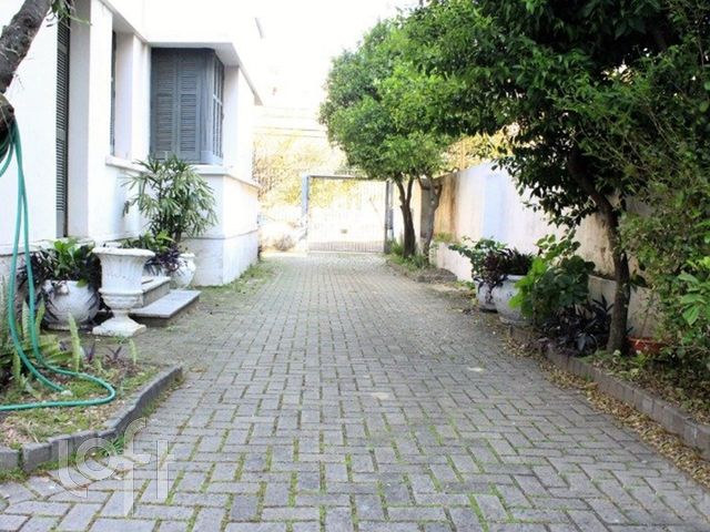 Casa com 290m², 5 dormitórios, 6 vagas, Menino Deus em Porto Alegre