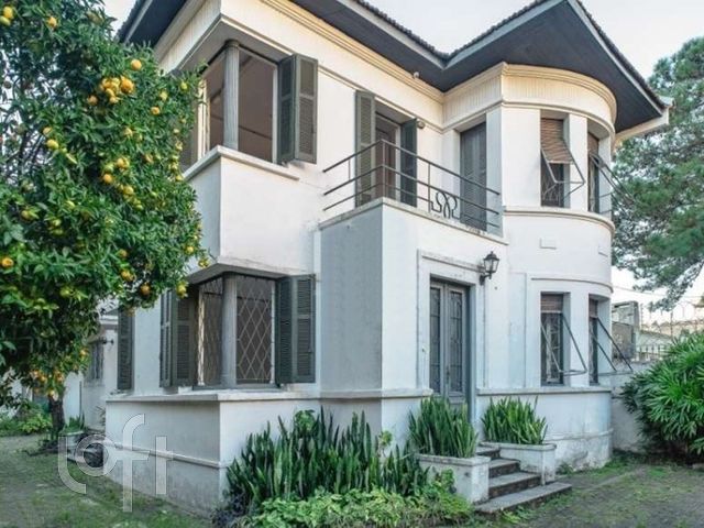 Casa com 290m², 5 dormitórios, 6 vagas, Menino Deus em Porto Alegre