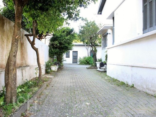 Casa com 290m², 5 dormitórios, 6 vagas, Menino Deus em Porto Alegre