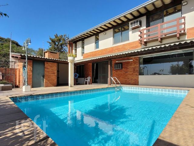 Casa com 318m², 4 dormitórios, 2 suítes, 5 vagas, Três Figueiras em Porto Alegre