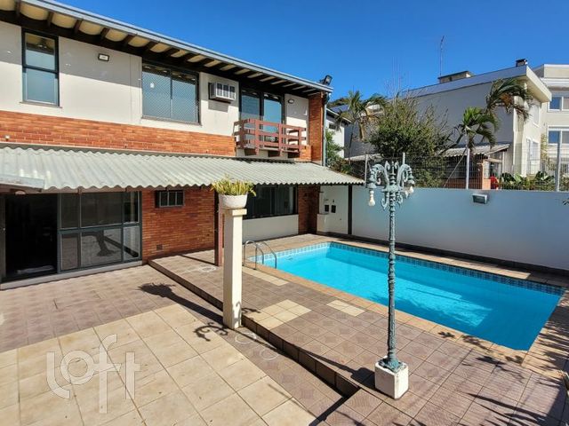 Casa com 318m², 4 dormitórios, 2 suítes, 5 vagas, Três Figueiras em Porto Alegre