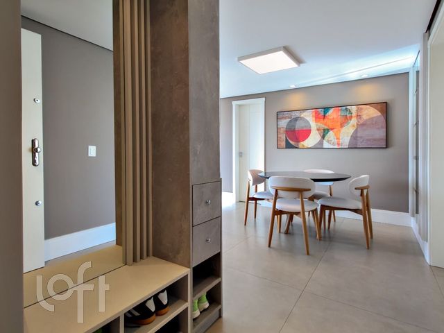 Apartamento com 102m², 3 dormitórios, 1 suíte, 2 vagas, Menino Deus em Porto Alegre