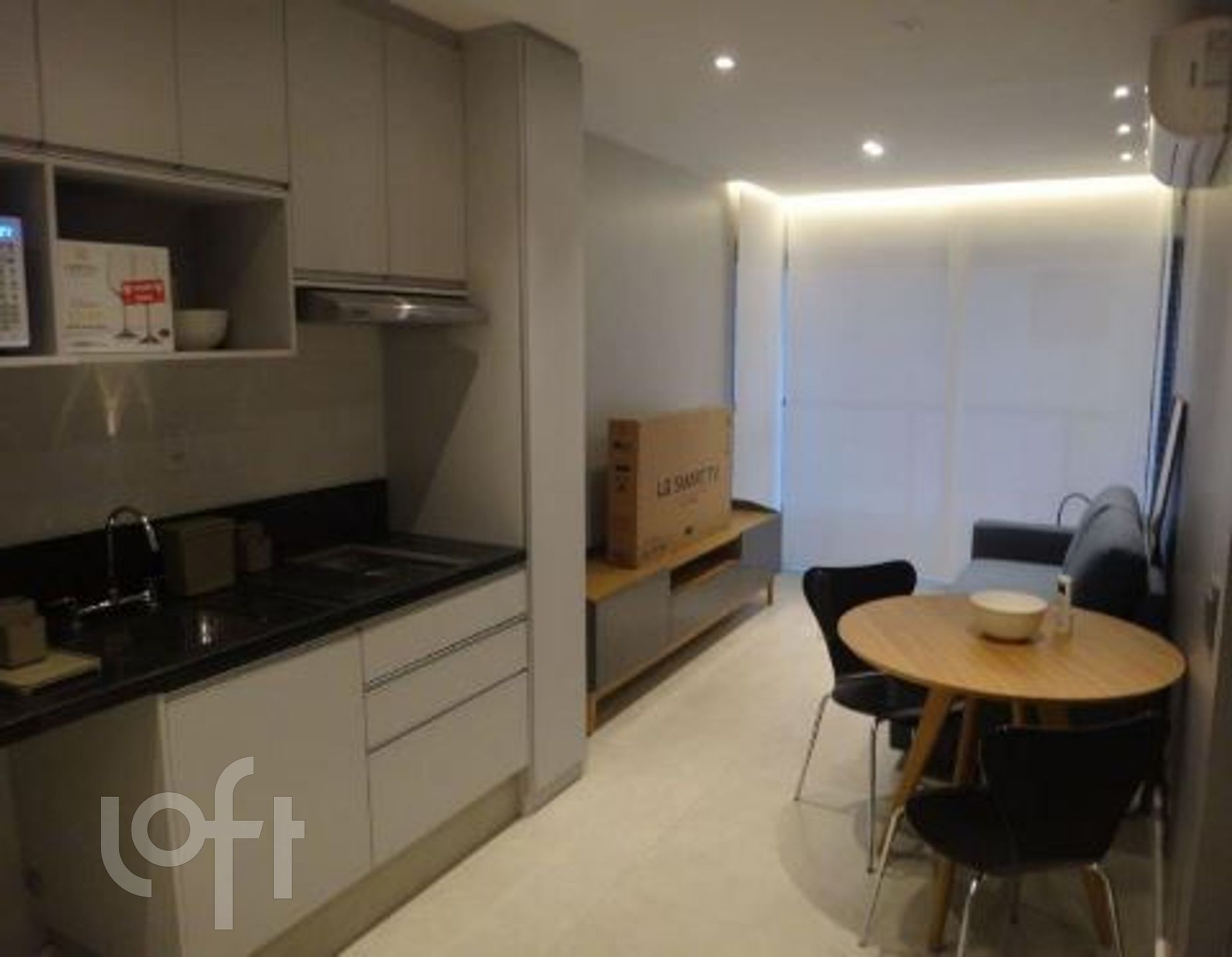 Apartamento à venda com 1 quarto, 37m² - Foto 1