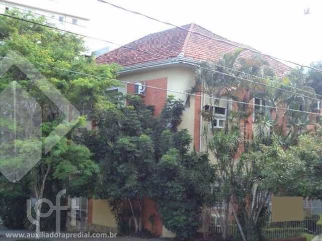 Casa com 250m², 6 dormitórios, 2 suítes, 3 vagas, Petrópolis em Porto Alegre