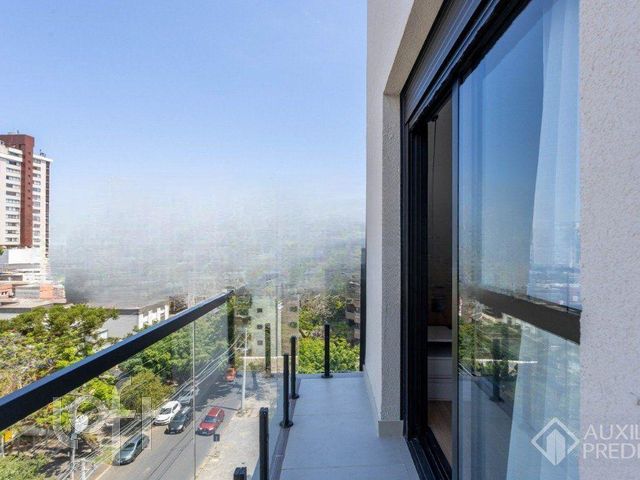 Apartamento com 65m², 2 dormitórios, 1 suíte, 2 vagas, Petrópolis em Porto Alegre