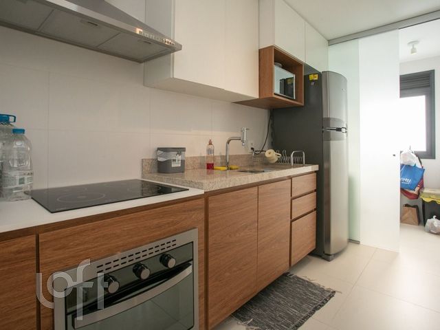 Apartamento com 74m², 2 dormitórios, 1 suíte, 1 vaga, Petrópolis em Porto Alegre