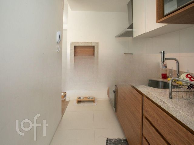 Apartamento com 74m², 2 dormitórios, 1 suíte, 1 vaga, Petrópolis em Porto Alegre