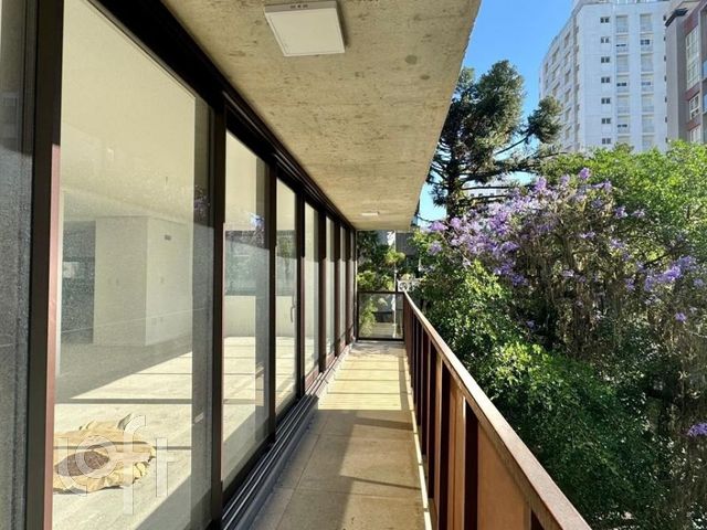 Apartamento com 179m², 3 dormitórios, 3 suítes, 3 vagas, Rio Branco em Porto Alegre