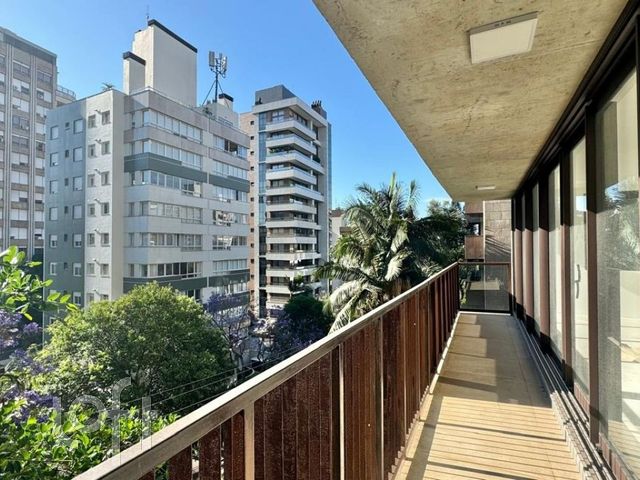 Apartamento com 179m², 3 dormitórios, 3 suítes, 3 vagas, Rio Branco em Porto Alegre