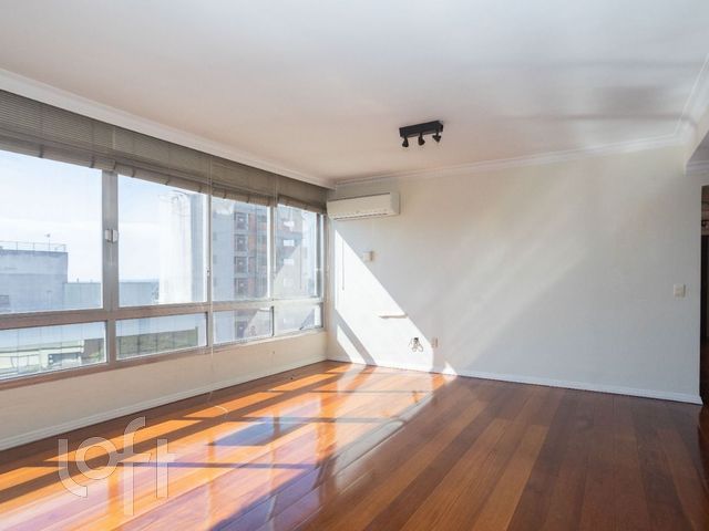 Apartamento com 133m², 3 dormitórios, 1 suíte, 1 vaga, Floresta em Porto Alegre