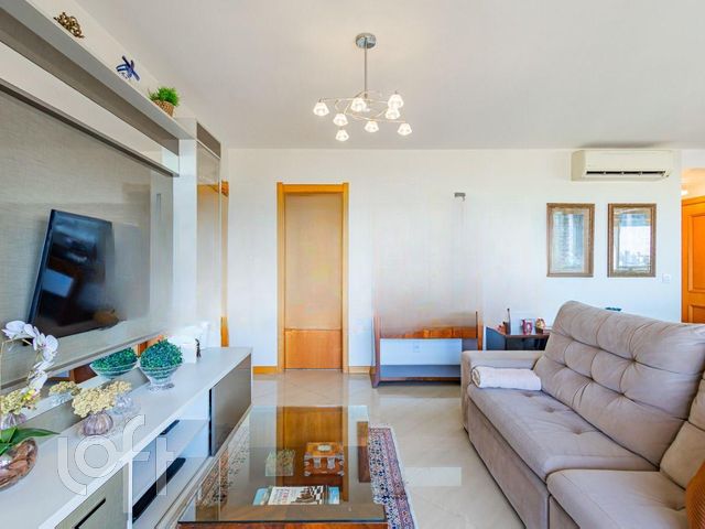 Apartamento com 120m², 3 dormitórios, 1 suíte, 2 vagas, Jardim Europa em Porto Alegre