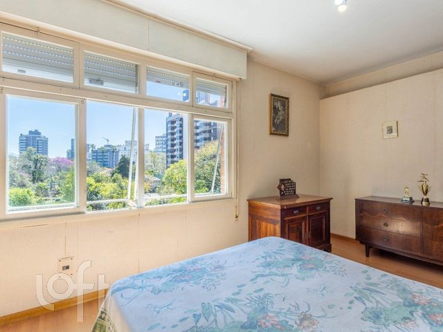 Apartamento com 114m², 3 dormitórios, 1 suíte, 1 vaga, Rio Branco em Porto Alegre