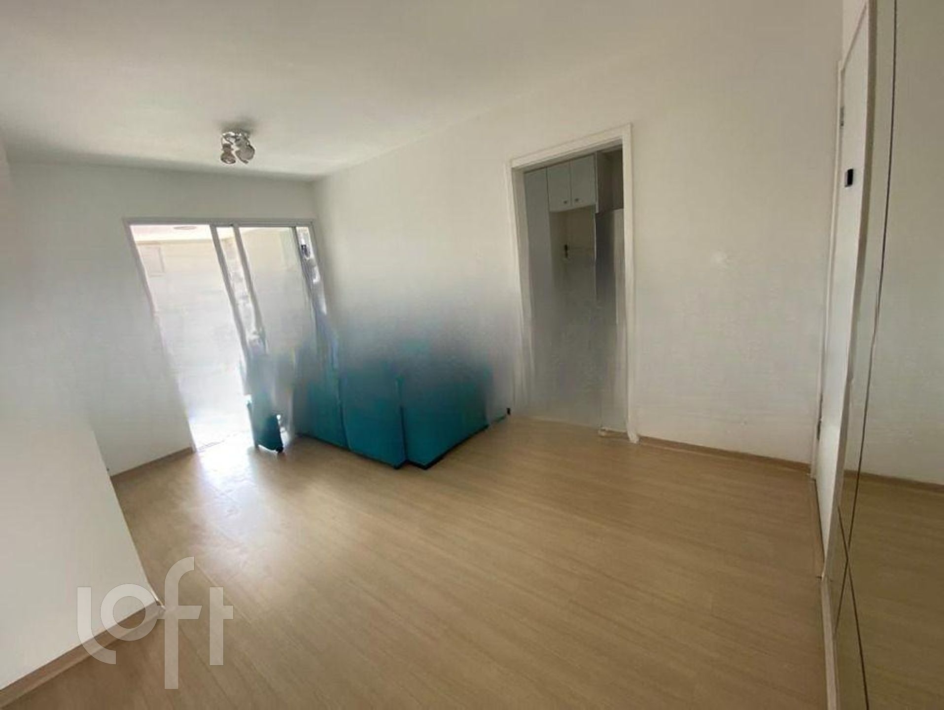 Apartamento à venda com 2 quartos, 63m² - Foto 2