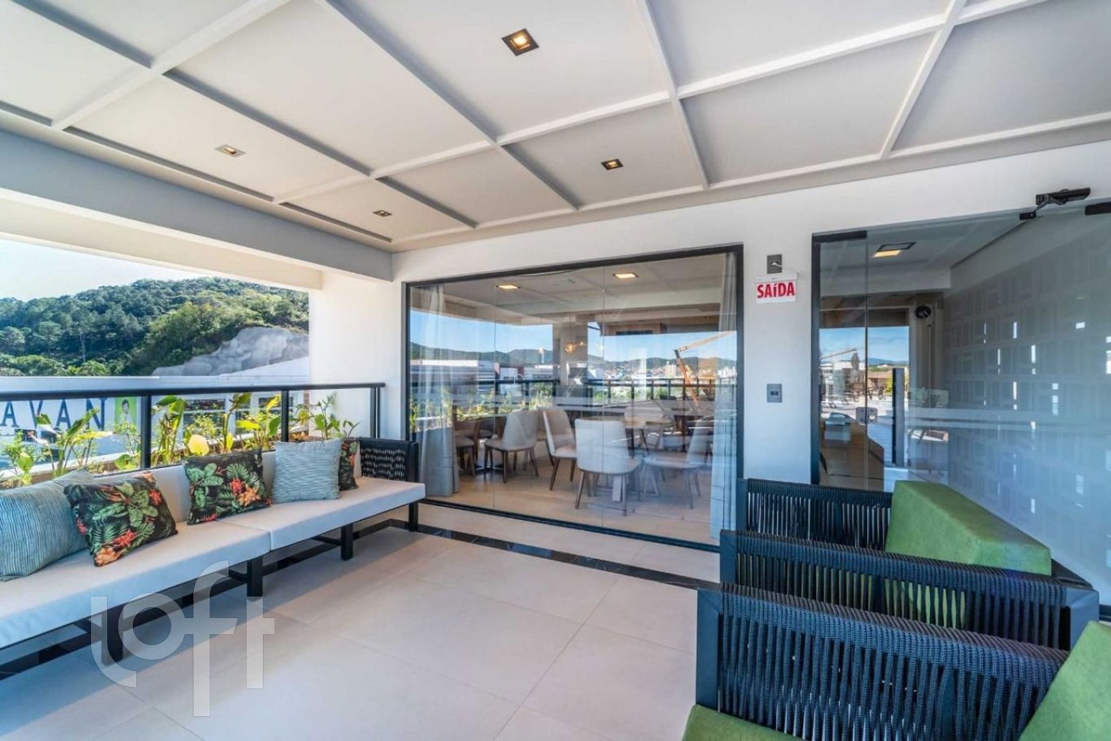 Apartamentos com 68m², 2 quartos, 1 suíte, 2 garagens, no bairro Centro em Balneário Camboriú