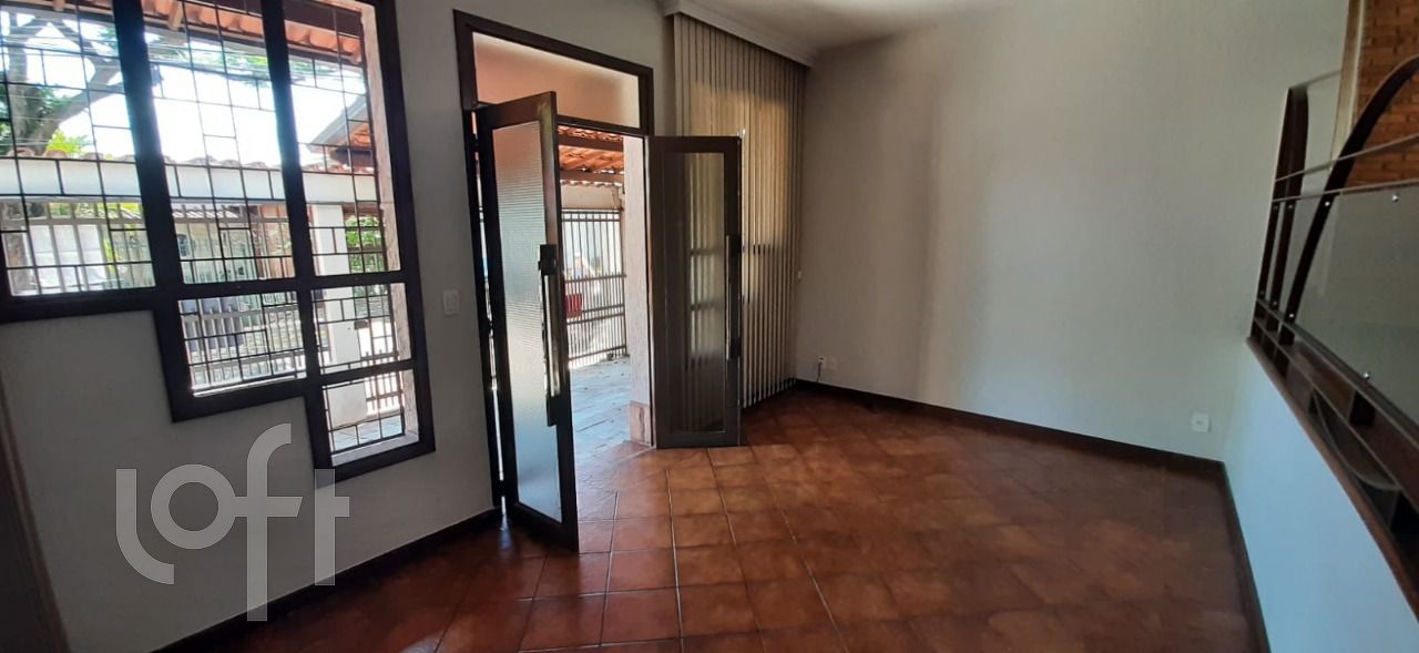 Casa à venda com 4 quartos, 259m² - Foto 4