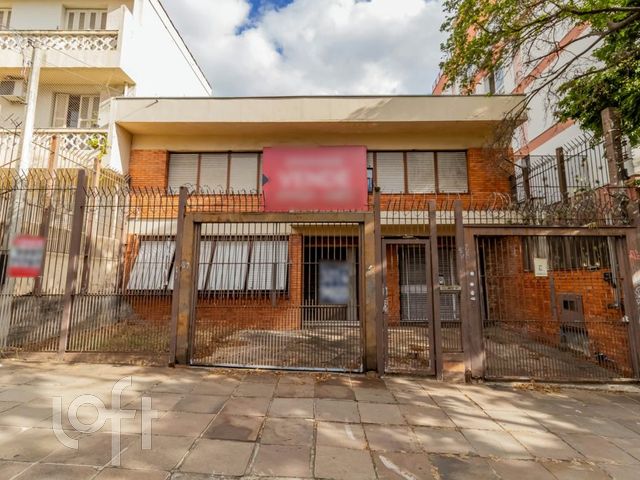 Casa com 304m², 4 dormitórios, 2 suítes, 2 vagas, Rio Branco em Porto Alegre