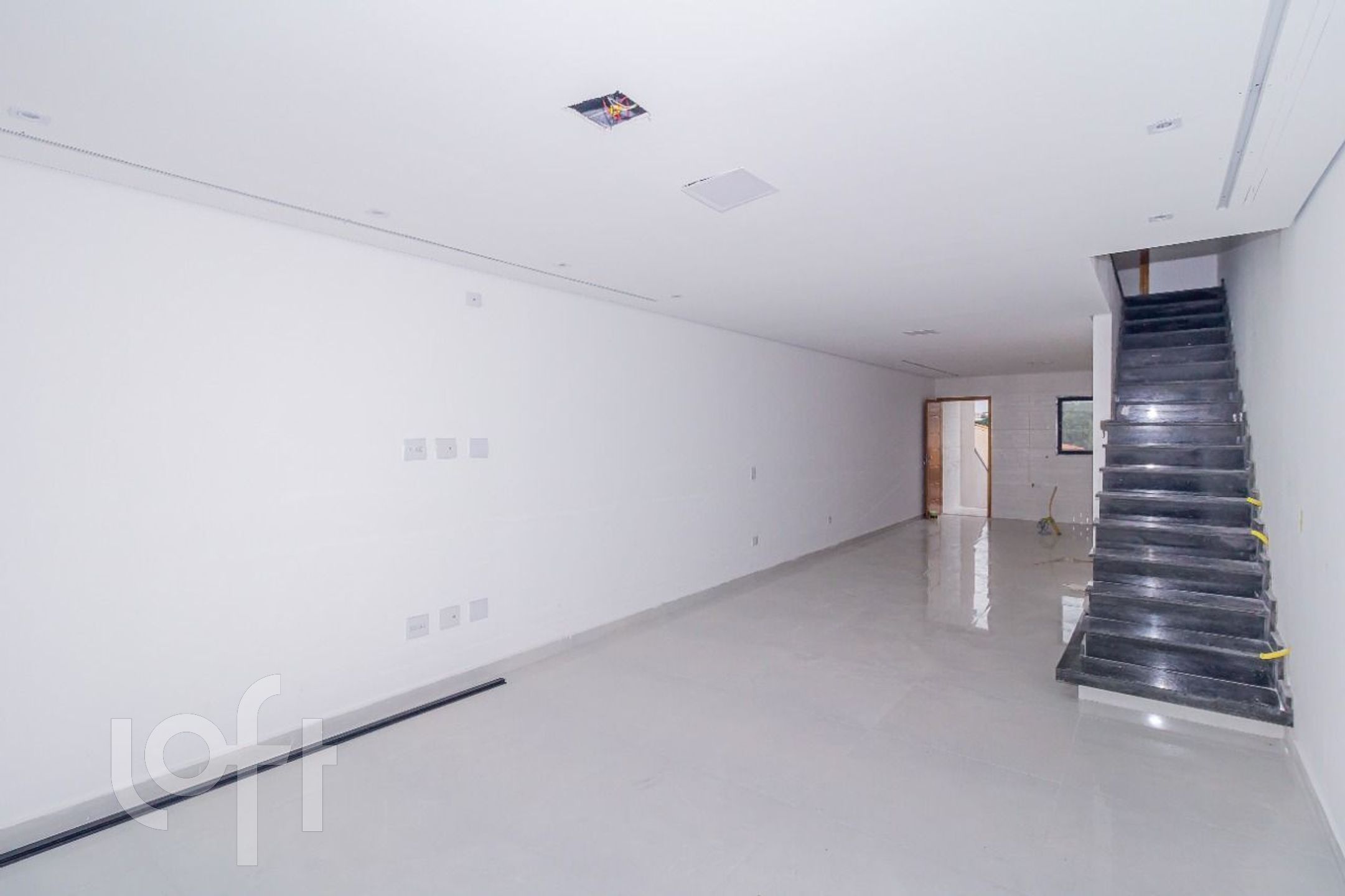 Casa à venda em Penha com 190 m², 3 quartos, 3 suí
