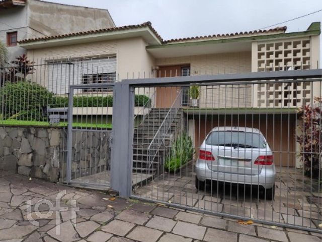 Casa com 460m², 3 dormitórios, 3 vagas, Chácara das Pedras em Porto Alegre