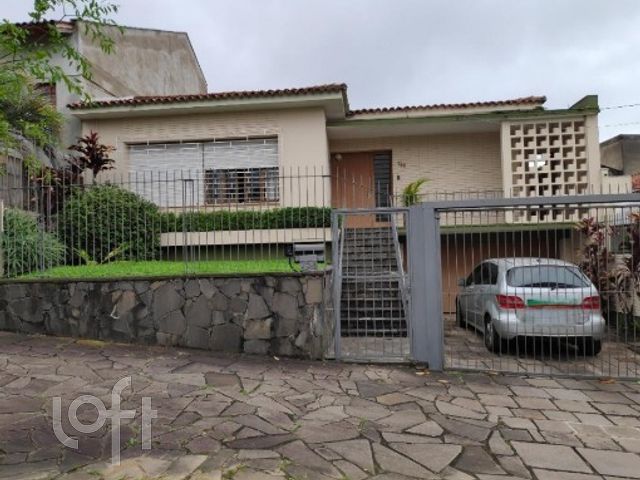 Casa com 460m², 3 dormitórios, 3 vagas, Chácara das Pedras em Porto Alegre