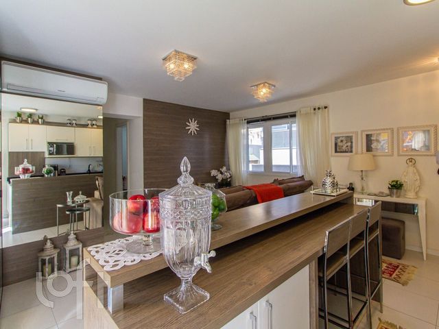 Apartamento com 64m², 2 dormitórios, 1 suíte, 2 vagas, Rio Branco em Porto Alegre