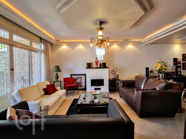 Casa com 380m², 4 dormitórios, 2 suítes, 3 vagas, Chácara das Pedras em Porto Alegre