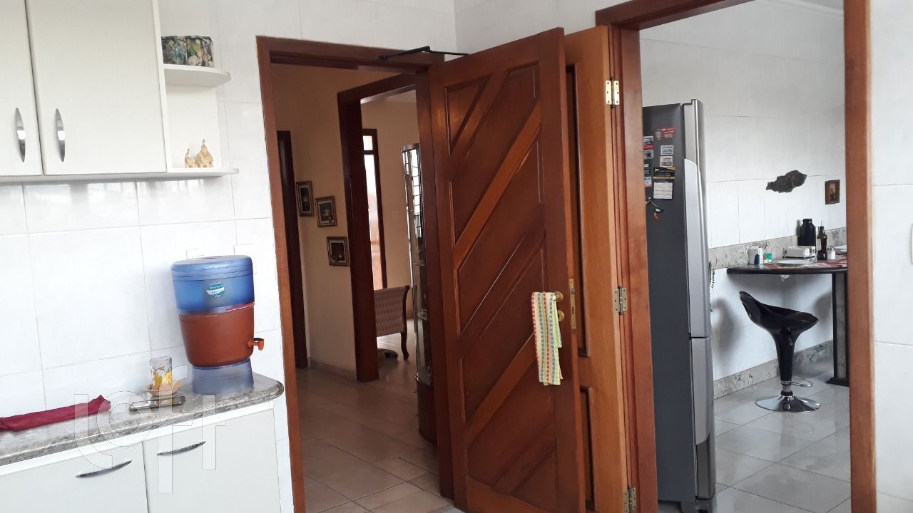 Casa à venda com 4 quartos, 456m² - Foto 16