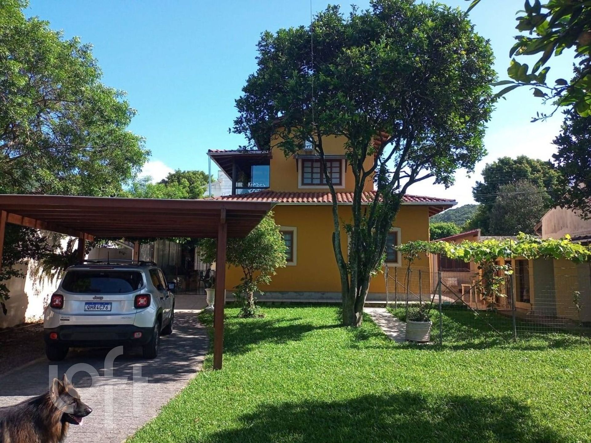Casa Residencial com 106m², 3 quartos, 1 suíte, 6 garagens, no bairro São João do Rio Vermelho em Florianópolis