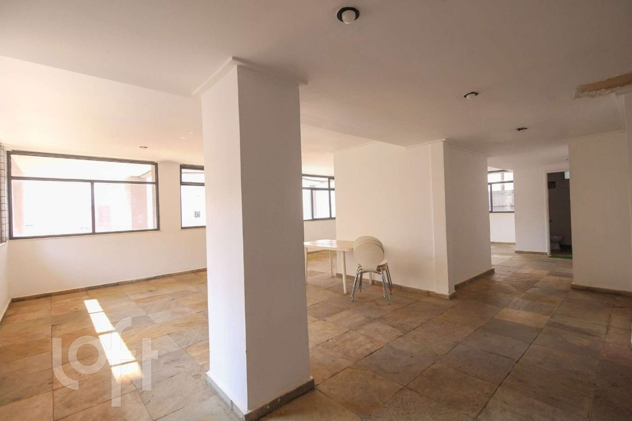 Apartamento à venda com 2 quartos, 70m² - Foto 25