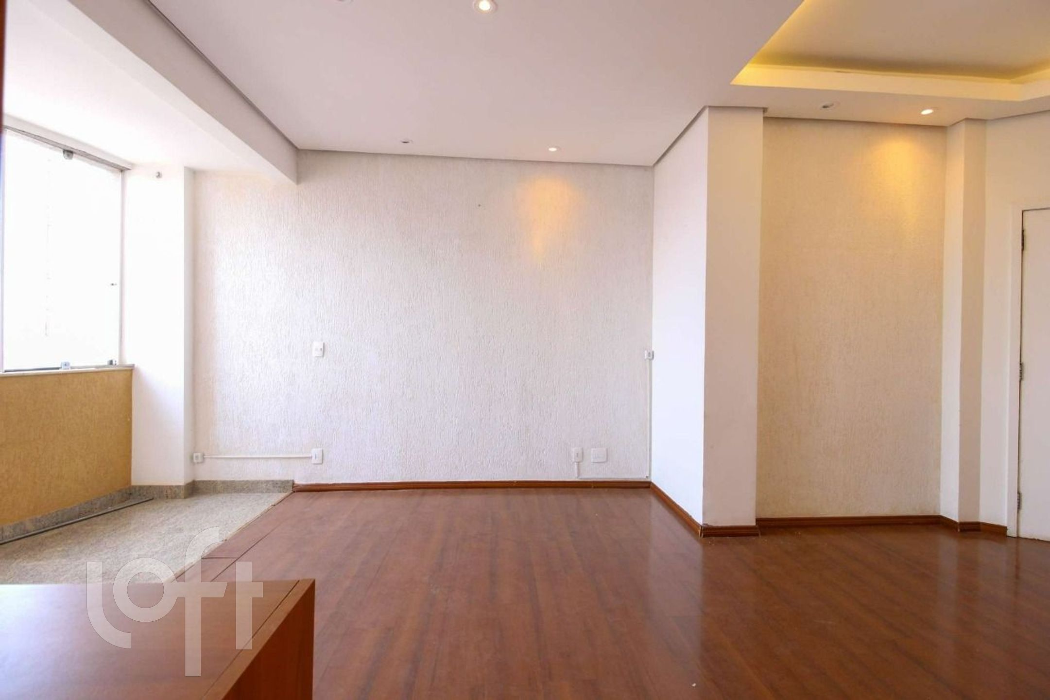 Apartamento à venda com 2 quartos, 70m² - Foto 3