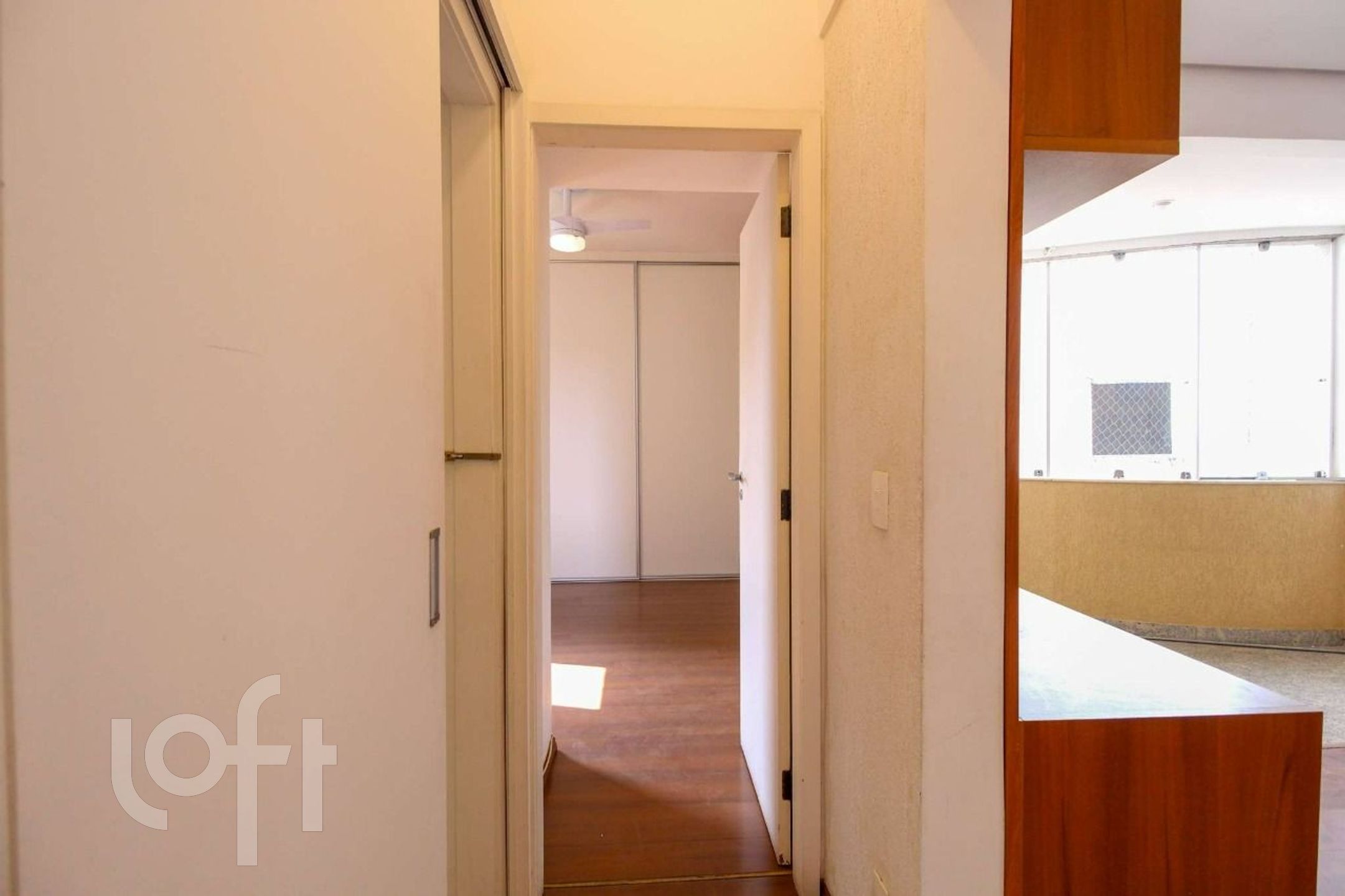 Apartamento à venda com 2 quartos, 70m² - Foto 4